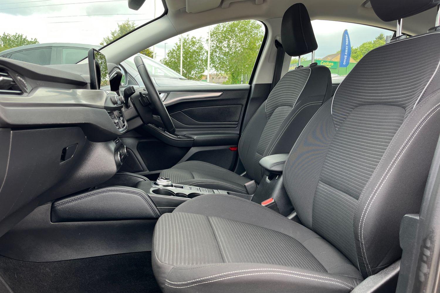 Ford FOCUS Photo 18
