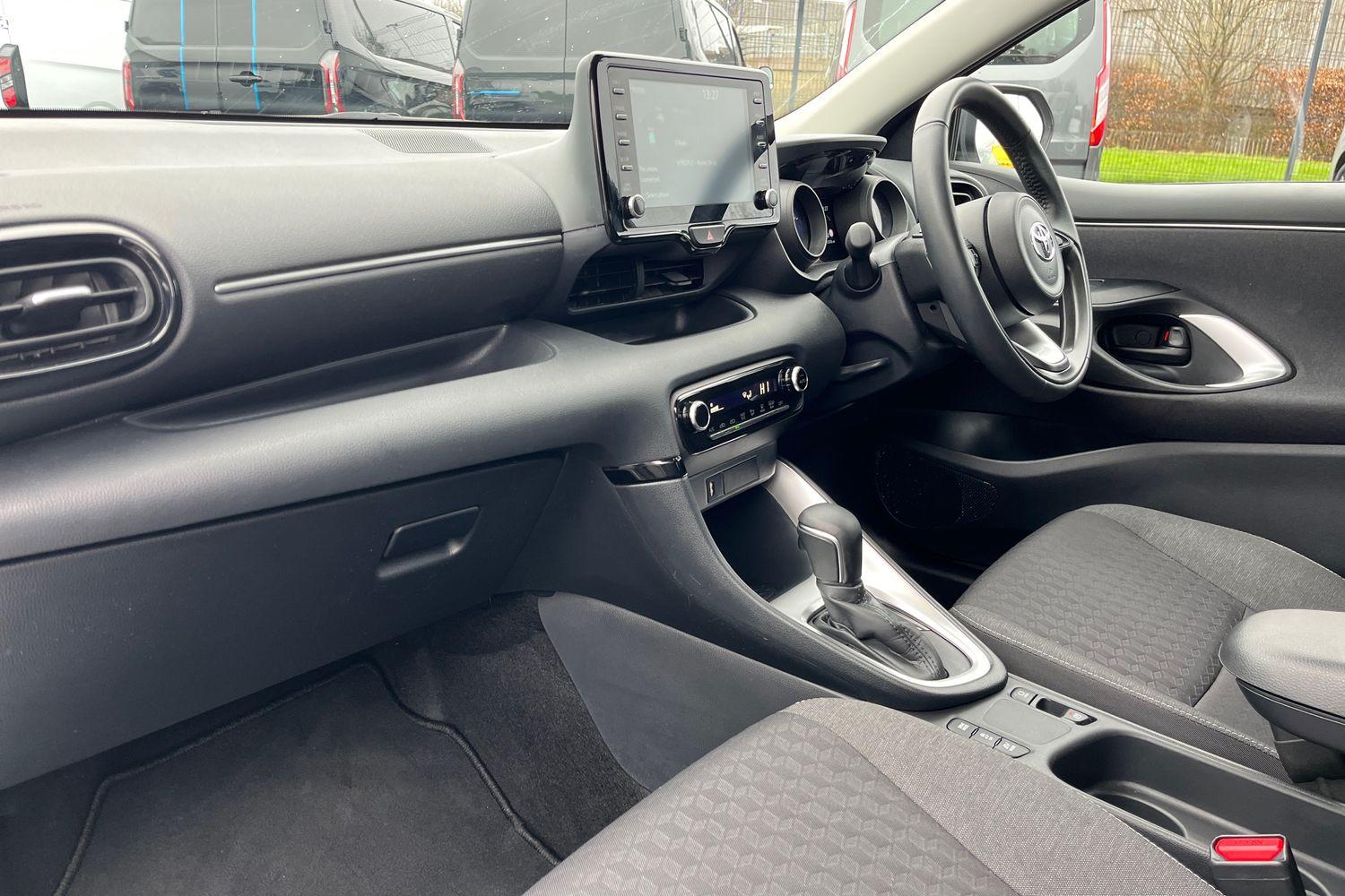 Toyota YARIS Photo 17