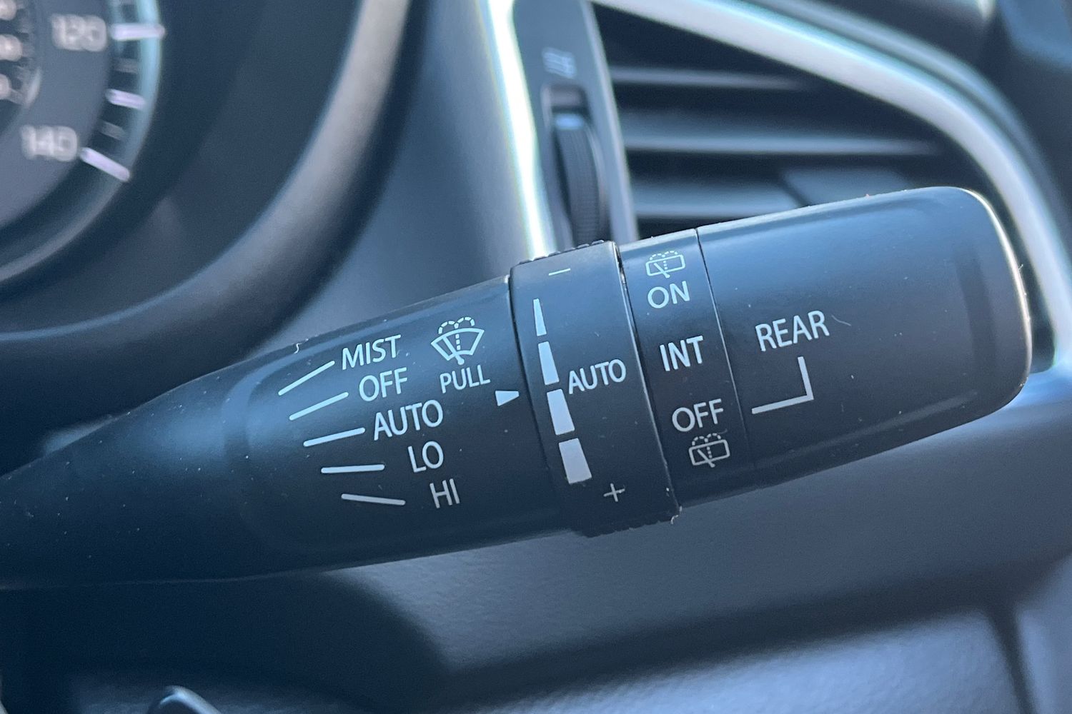 Suzuki S-CROSS Photo 14
