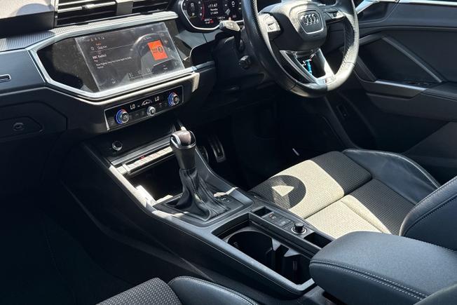 Audi Q3 Photo 26