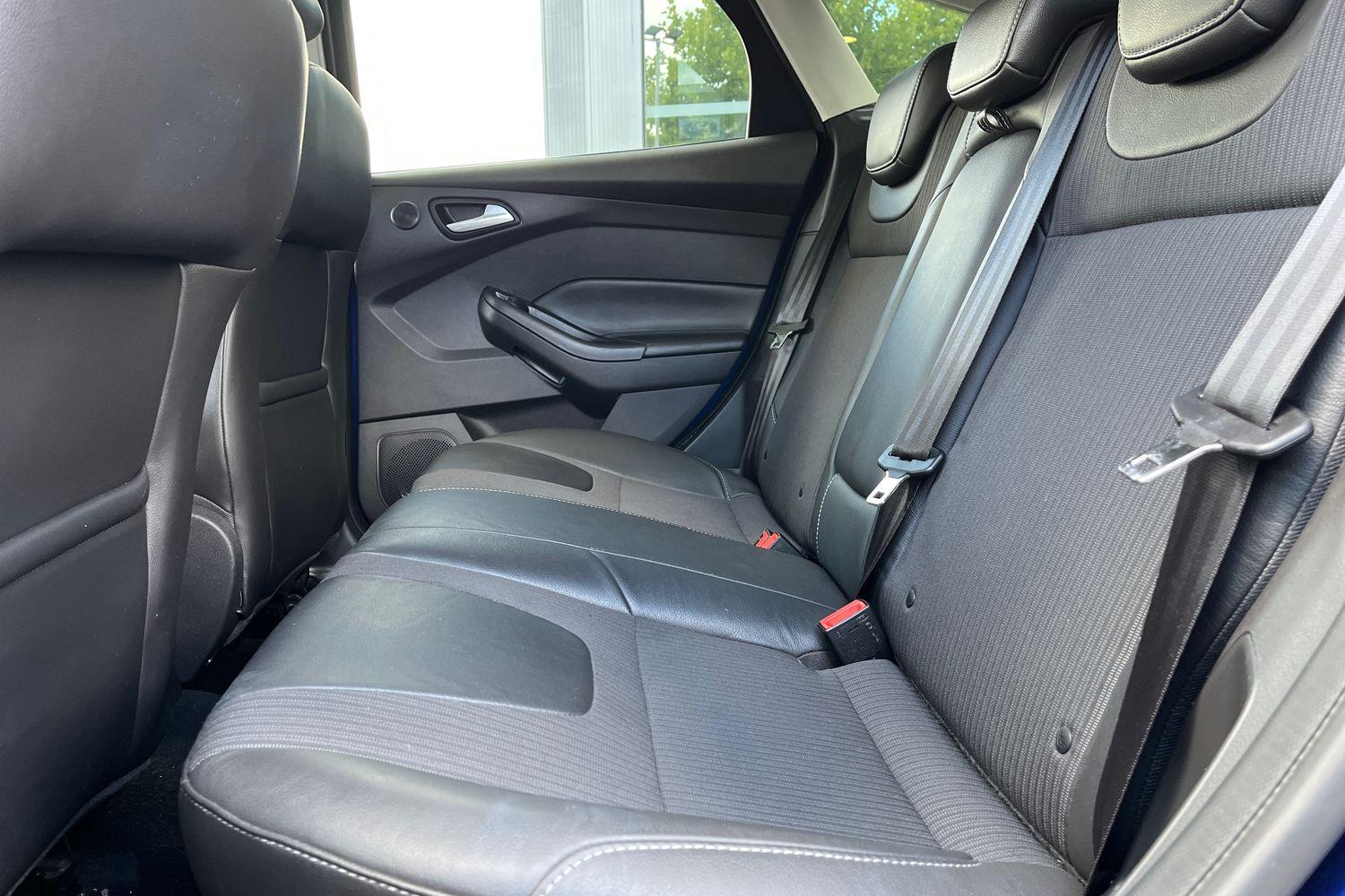 Ford FOCUS Photo 19