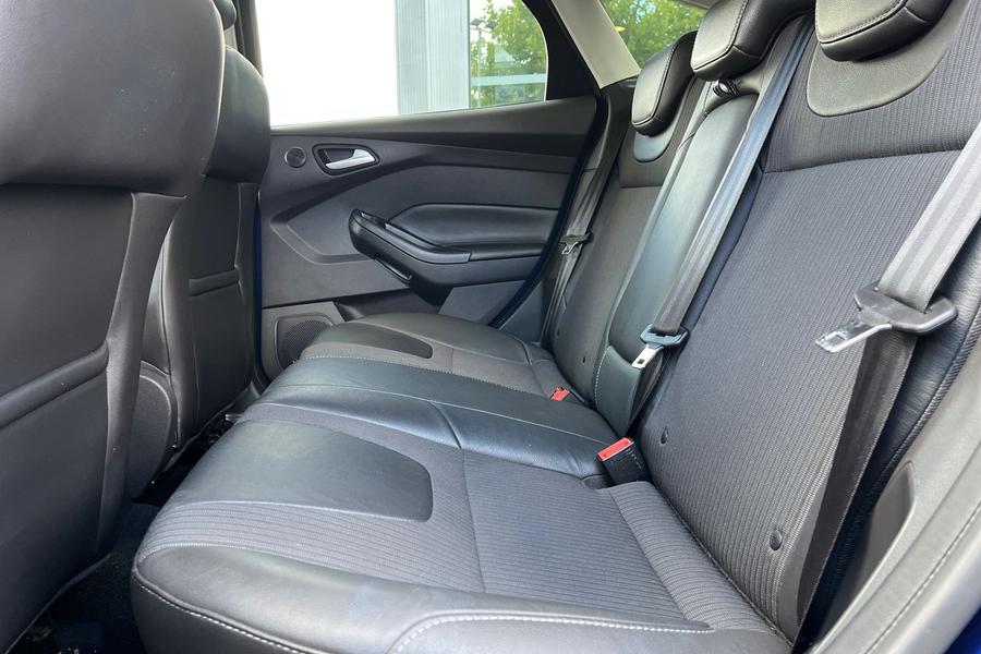 Ford FOCUS Photo autoimg-4eb55c7f330de098392bb3f8cb30cf2e213bbf5f.jpg