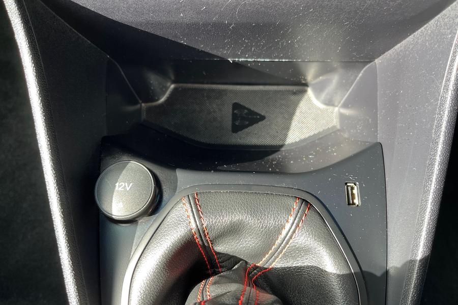 Ford FIESTA Photo autoimg-4eb7675acb3df886ca445c2385b9c02e758a881e.jpg
