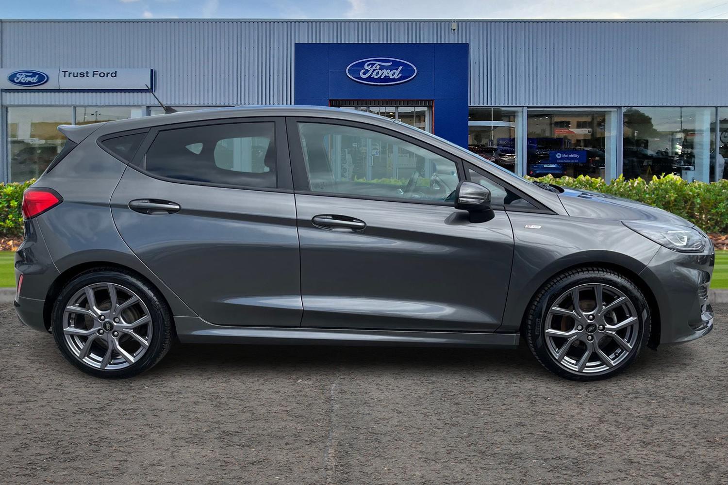 Ford FIESTA Photo 2