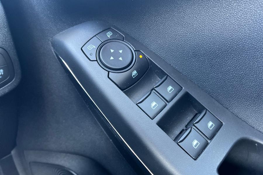 Ford FIESTA Photo autoimg-4ebf6a6e702d73aa53fc3209c1876b4ba555d434.jpg