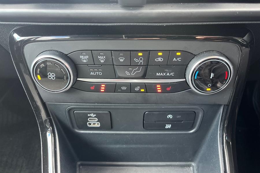 Ford EcoSport Photo autoimg-4ecd12e272bba0e003ff1f39ae2ddffb01146458.jpg