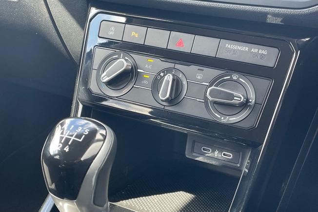 VOLKSWAGEN T-Cross Photo 25