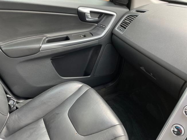 VOLVO XC60 Photo 48