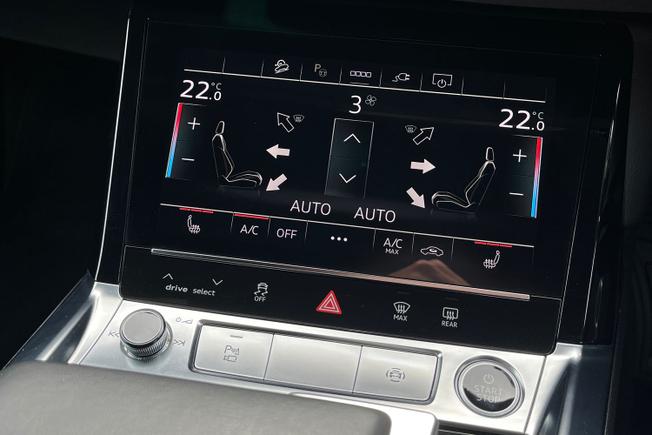 AUDI Q8 E-Tron Photo 30