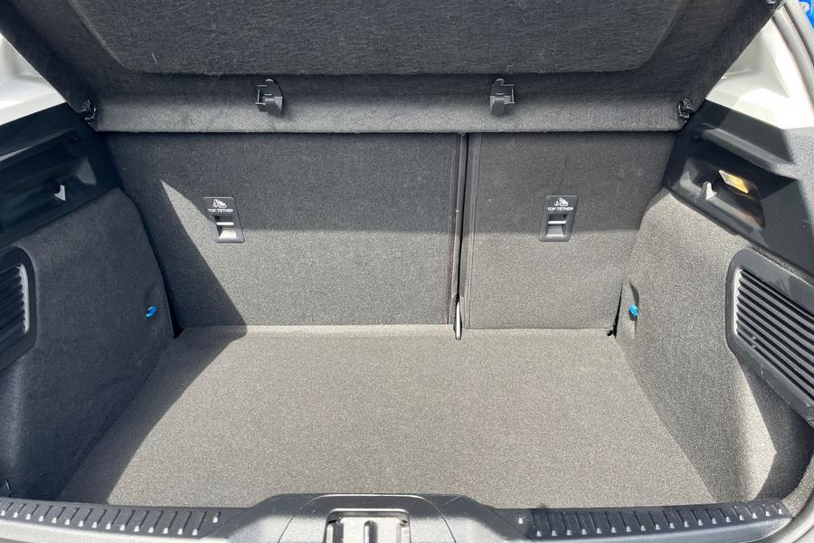 Ford FOCUS Photo autoimg-4edf98ab679b1a15d83faeb68066160ea35df236.jpg