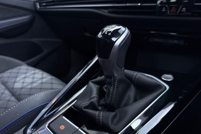 VOLKSWAGEN Golf Photo 21