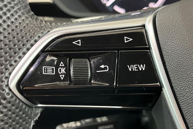 Audi Q8 E-Tron Photo 16
