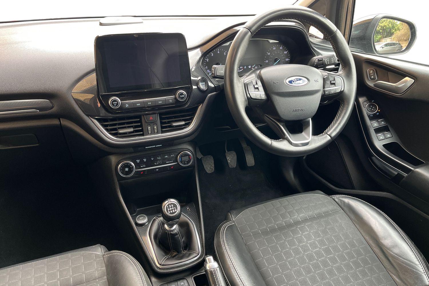Ford FIESTA Photo 10