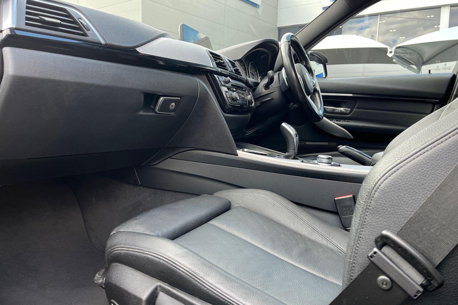 BMW 3 Series Photo 17