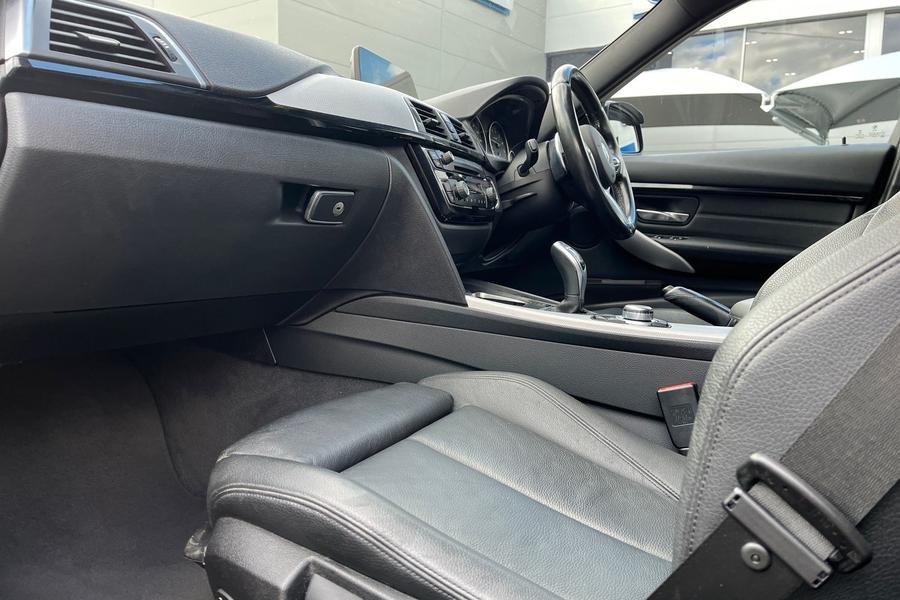 BMW 3 Series Photo autoimg-4eecaca183384c31ec2ab6124fa91ec1891bdfd8.jpg