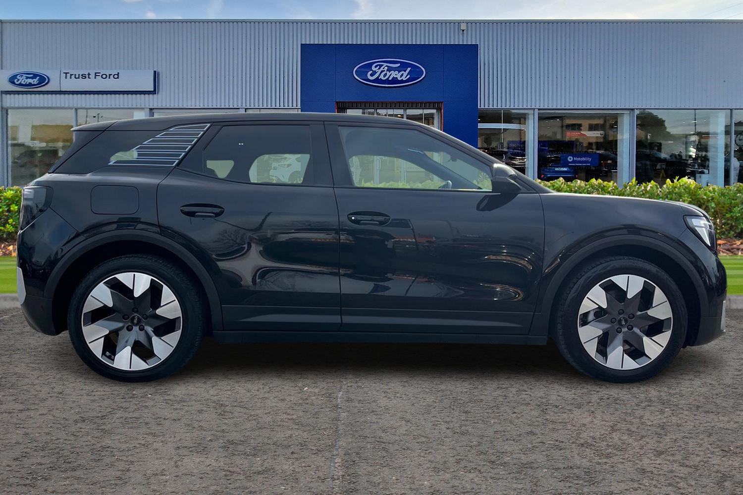 Ford Explorer Photo 2
