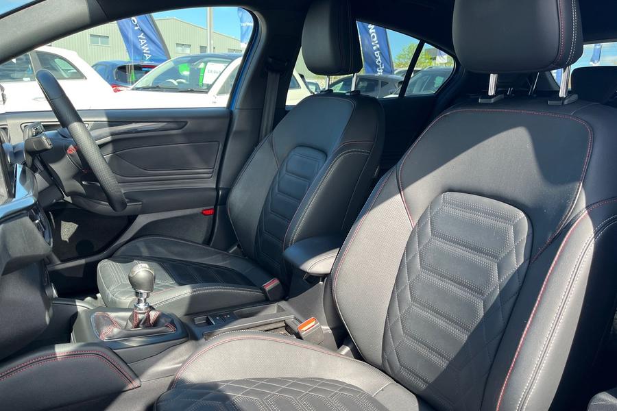 Ford FOCUS Photo autoimg-4ef6afaddde0b9ff004061841a786e07a69473f6.jpg