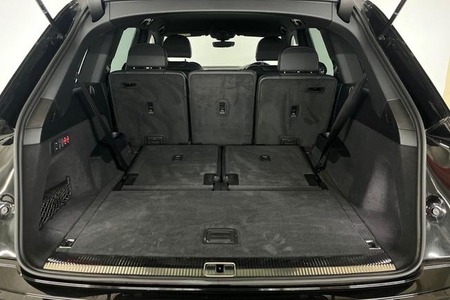 AUDI Q7 Photo 12