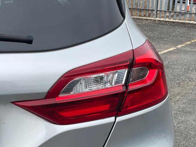 FORD Fiesta Photo 18