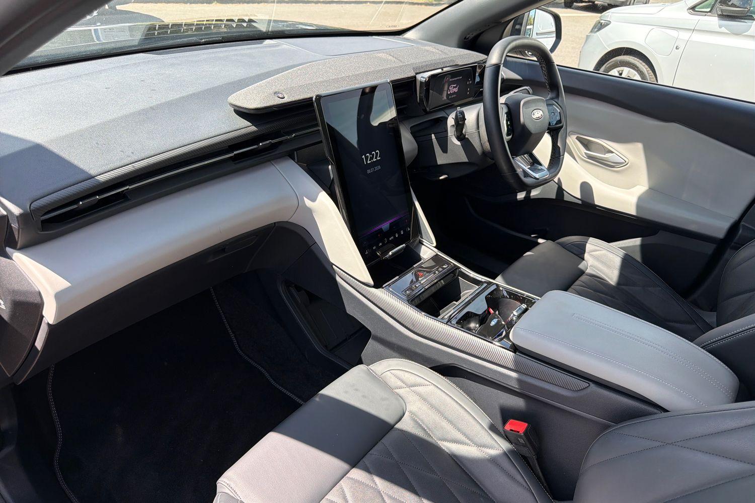 Ford EXPLORER Photo 17