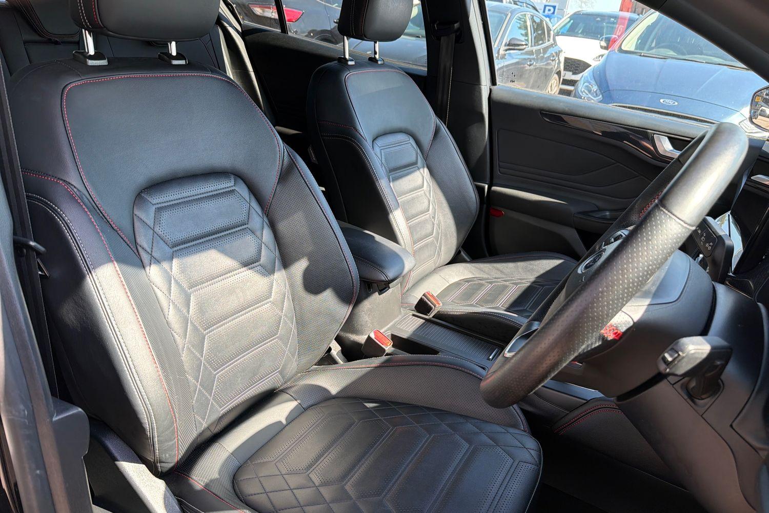 Ford FOCUS Photo 16
