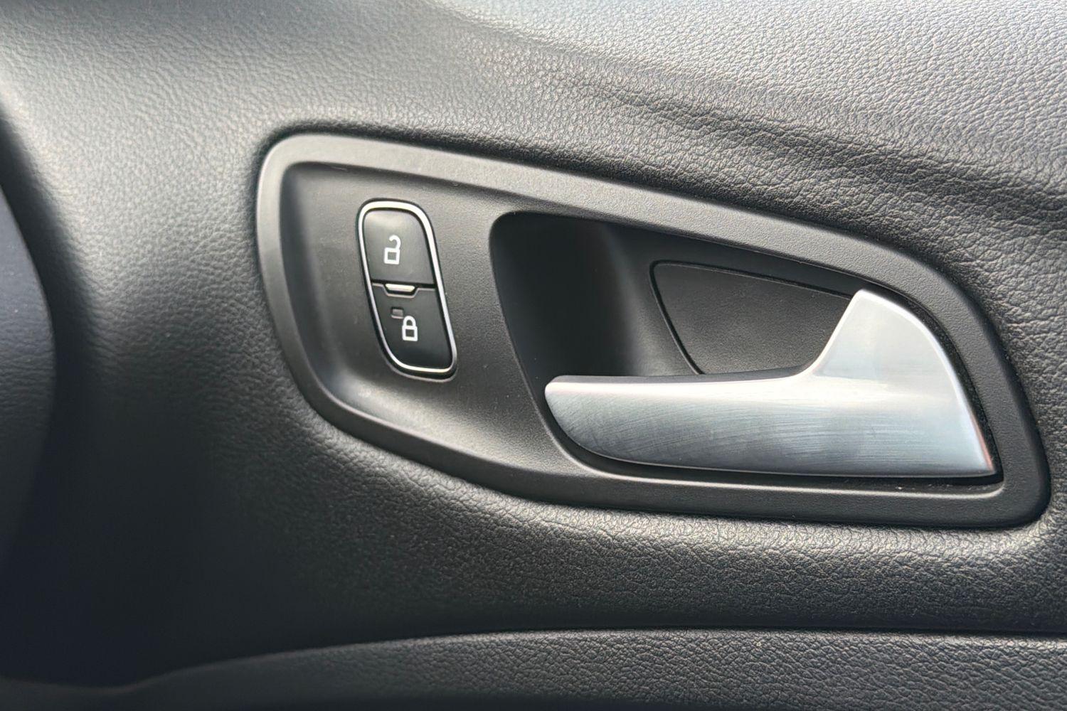 Ford KUGA Photo 38