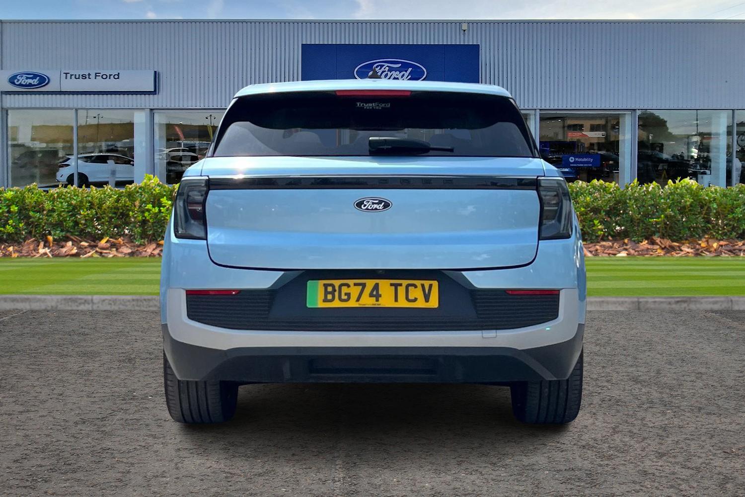 Ford EXPLORER Photo 6