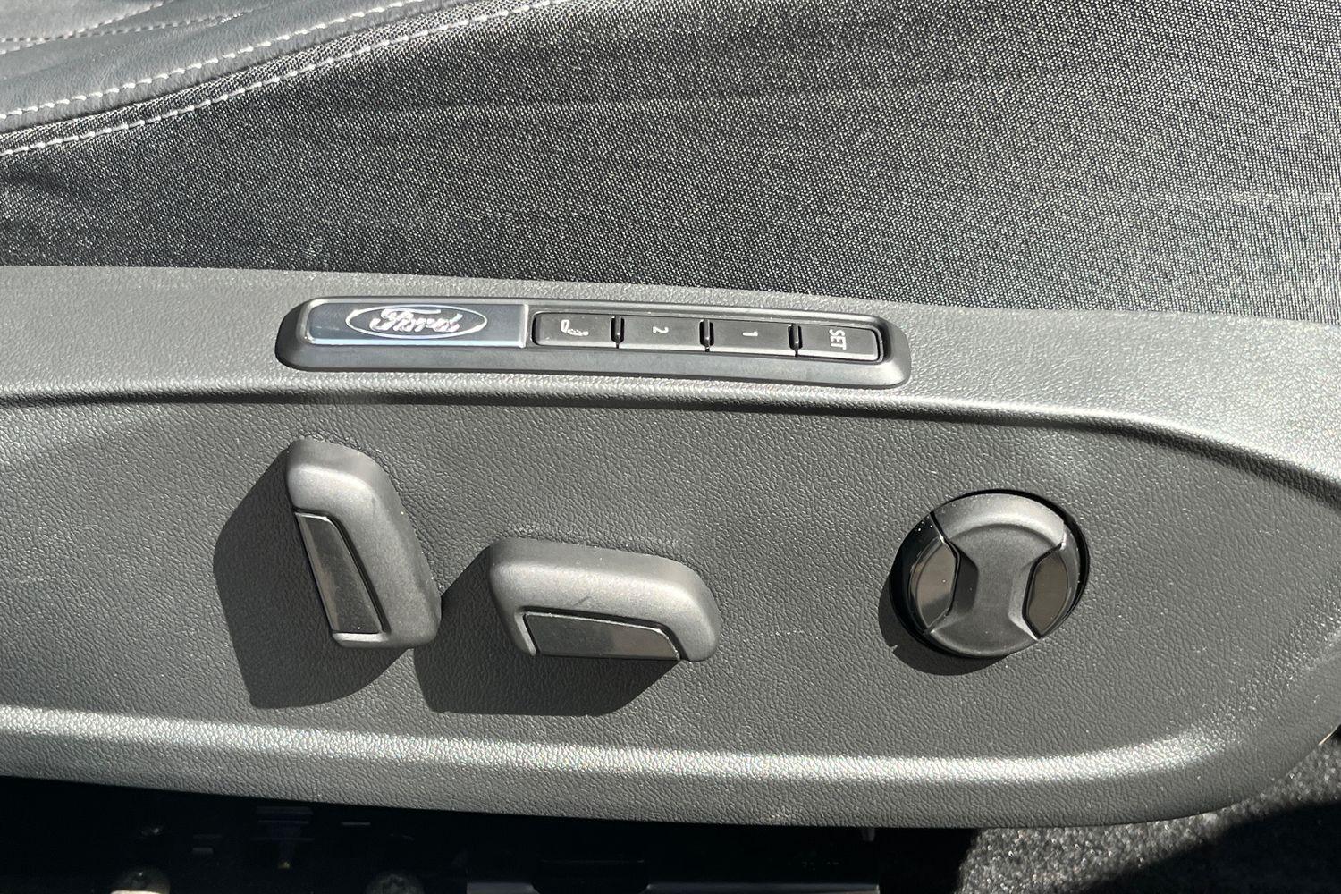 Ford Explorer Photo 30