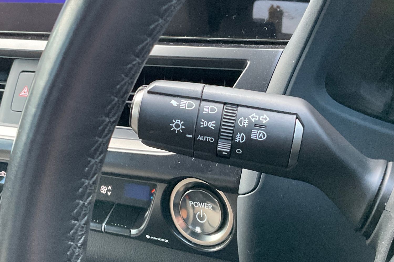 Lexus UX Photo 13
