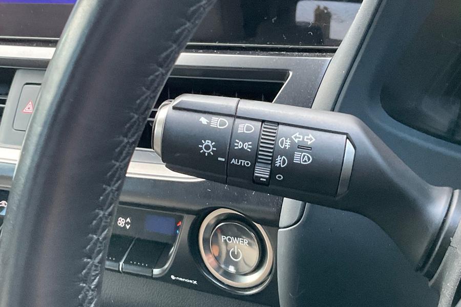 Lexus UX Photo autoimg-4f1df7bf5c1758d6da73bf8d14cb46155708dc66.jpg