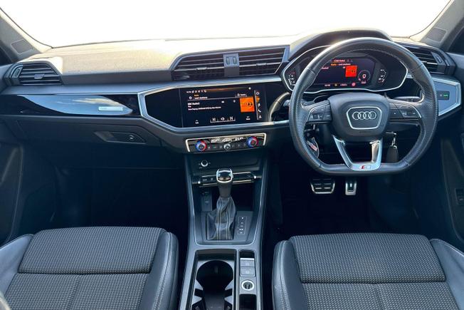 AUDI Q3 Photo 10