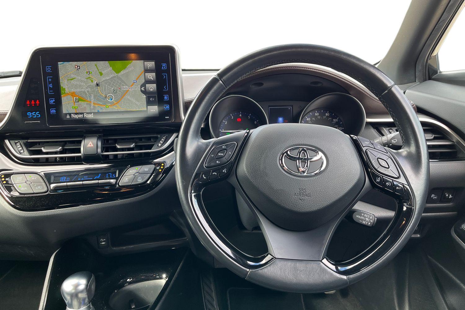 Toyota C-HR Photo 10