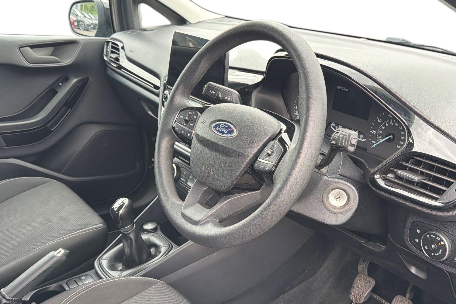 Ford FIESTA Photo 8