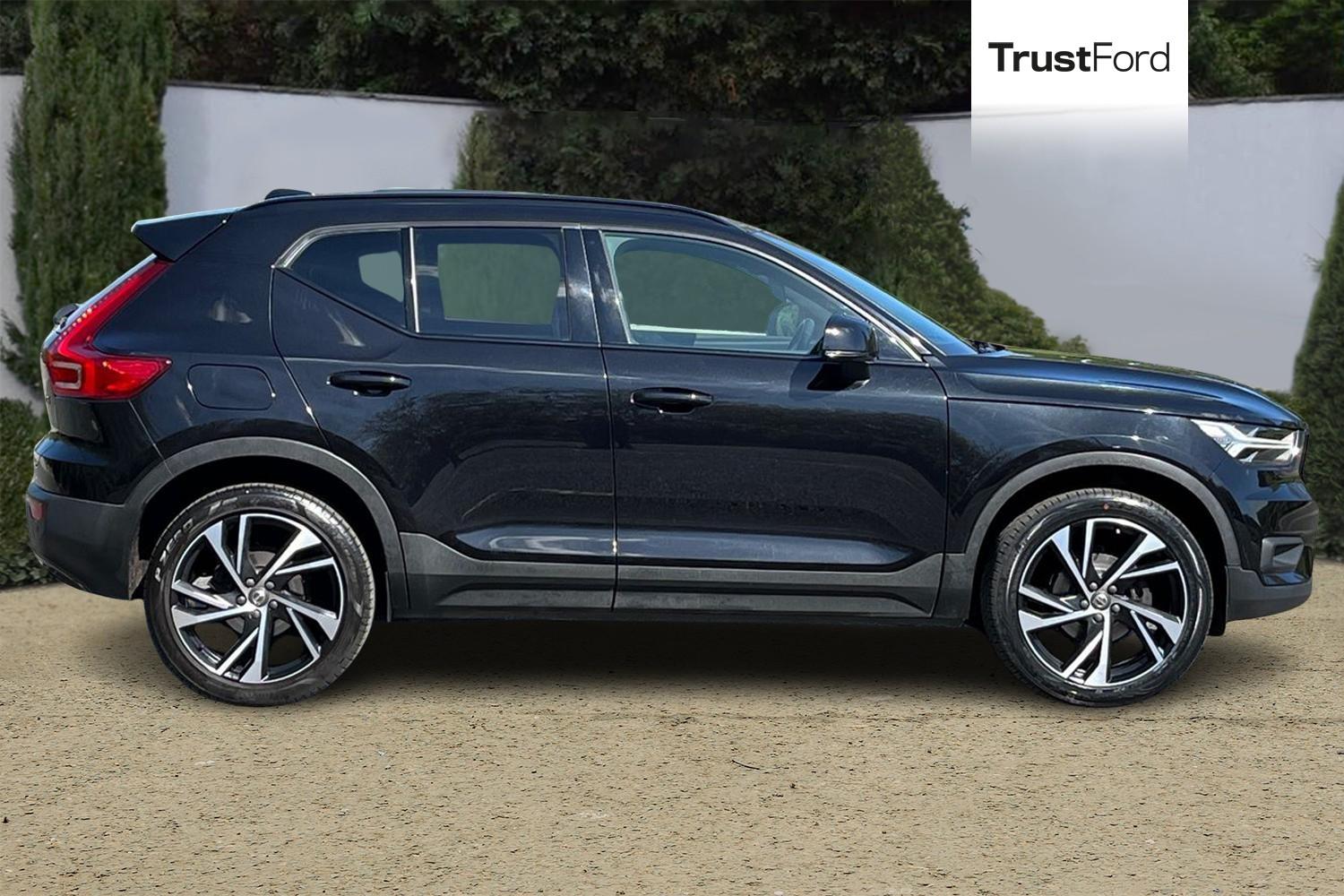Volvo XC40 Photo 2