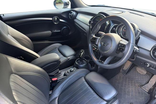 MINI Hatch Photo 6