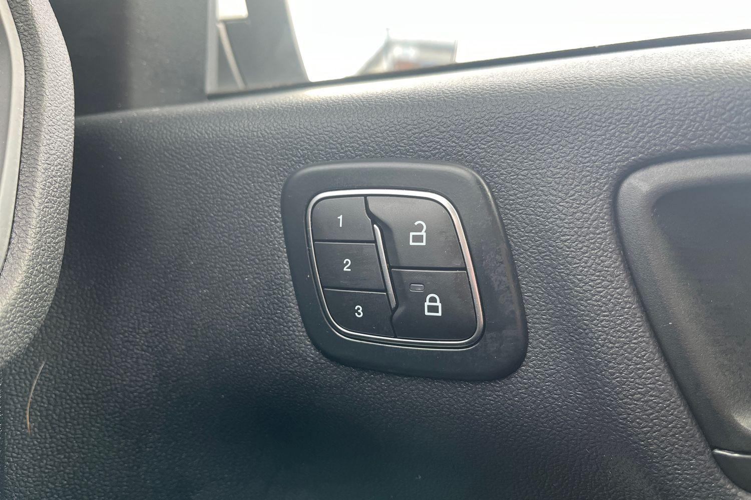 Ford KUGA Photo 31