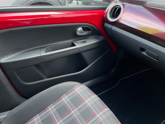 VOLKSWAGEN UP Photo 48