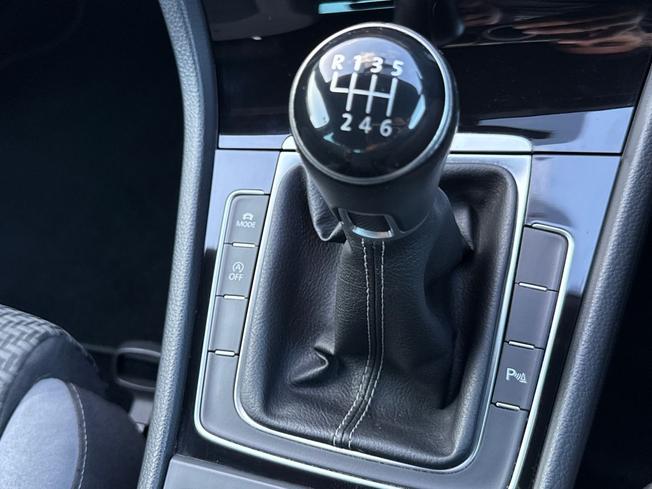 VOLKSWAGEN Golf Photo 36