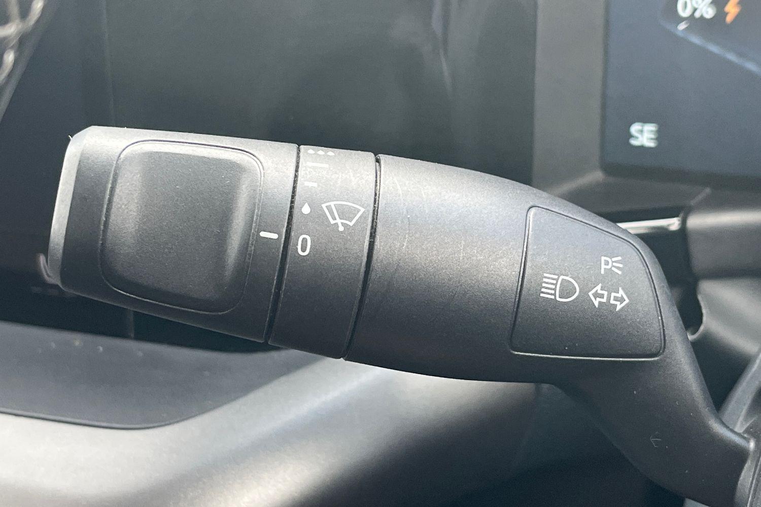 Ford E-Transit Courier Photo 30