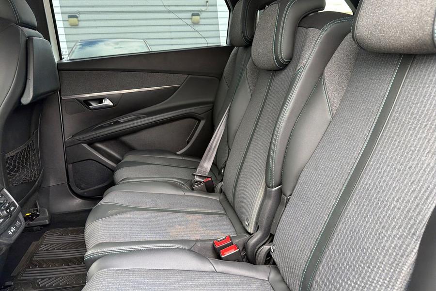 Peugeot 5008 Photo autoimg-4f52aafd3ed3b5648dd9971800c3e78943e9e736.jpg