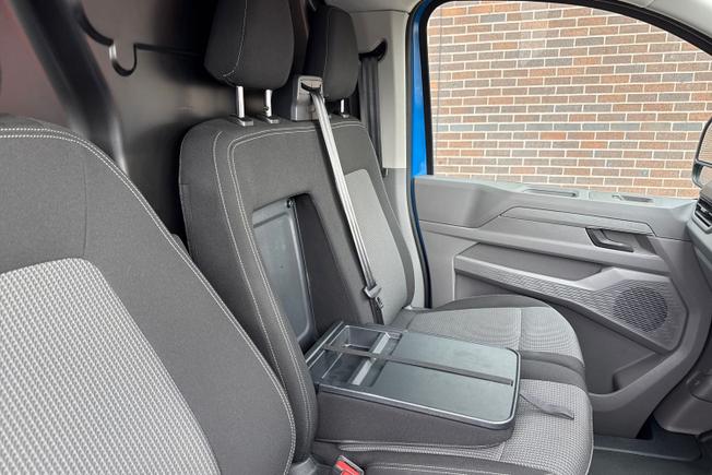 VOLKSWAGEN e-Transporter Photo 25