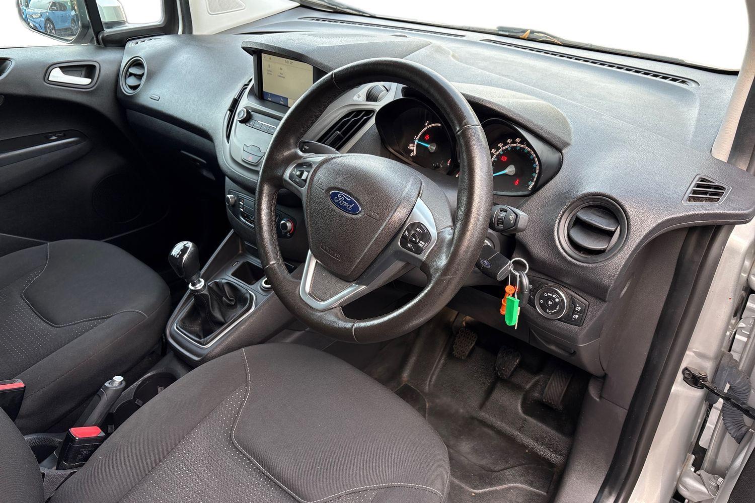 Ford TRANSIT COURIER Photo 13