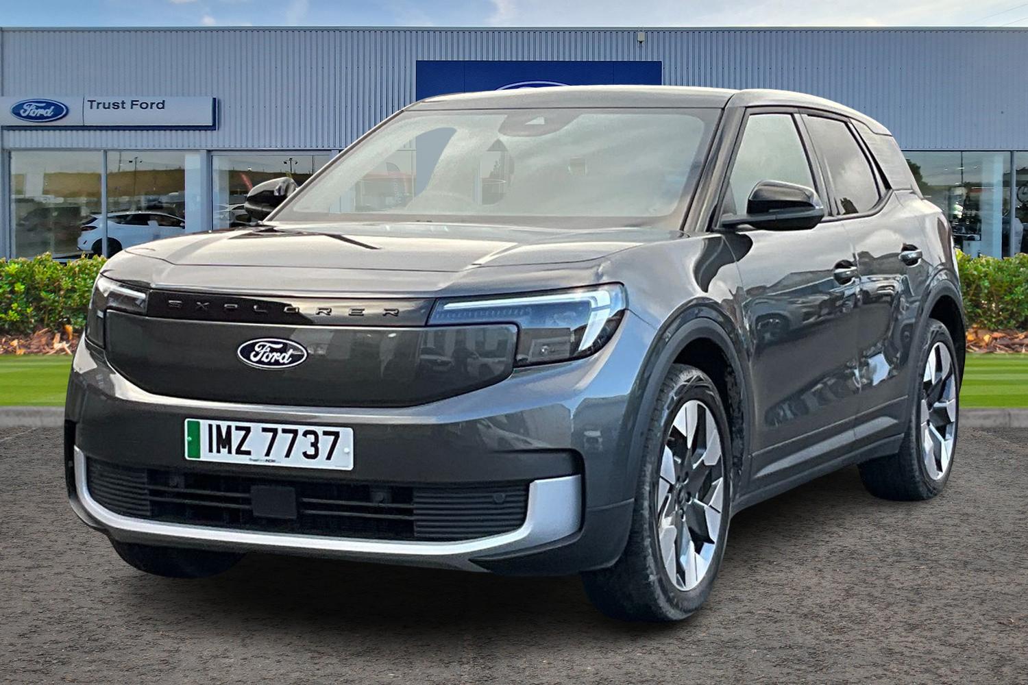 Ford Explorer Photo 4