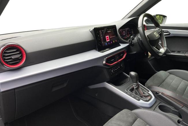 SEAT Arona Photo 2