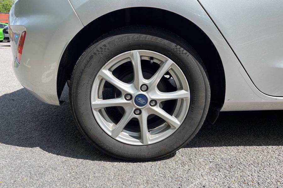 Ford Fiesta Photo autoimg-4f6e211cc9959cd5ec083e664d32f83c7e7f07ba.jpg