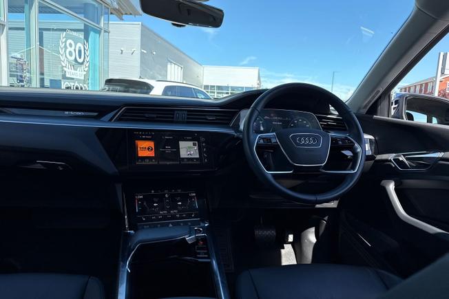 AUDI e-tron Photo 42
