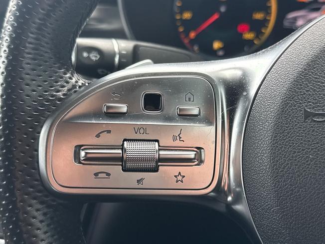 MERCEDES-BENZ GLC Photo 16