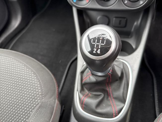 VAUXHALL Corsa Photo 30
