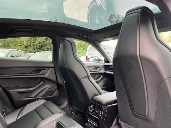 Porsche Taycan Photo autoimg-4f71bddb38613e1eda777e3eacd268666e82f797.jpg
