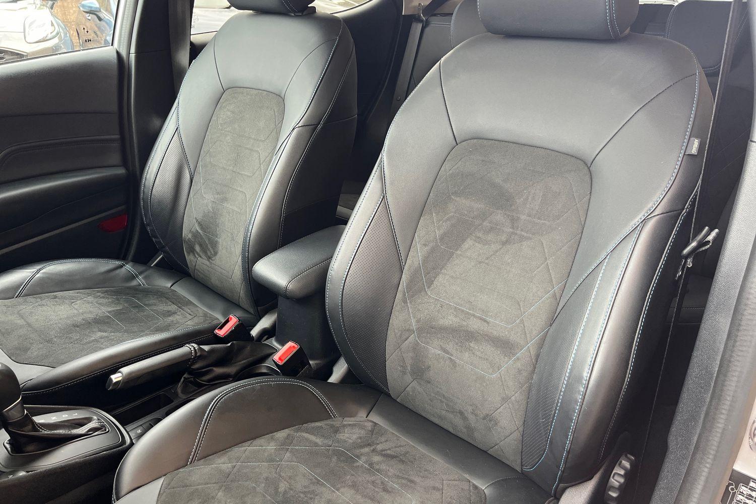 Ford FIESTA Photo 18
